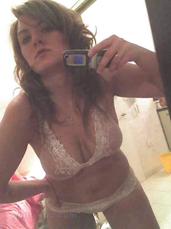 Victoria santos foto del cellulare in topless
 #5650417