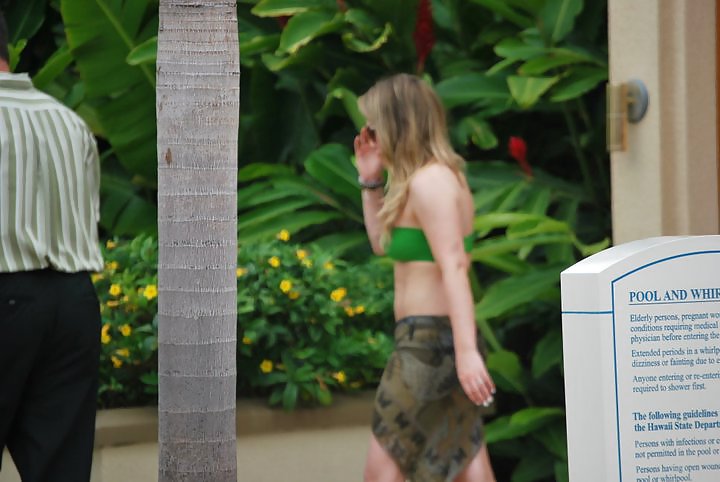 Hilary duff en bikini en maui
 #3913666