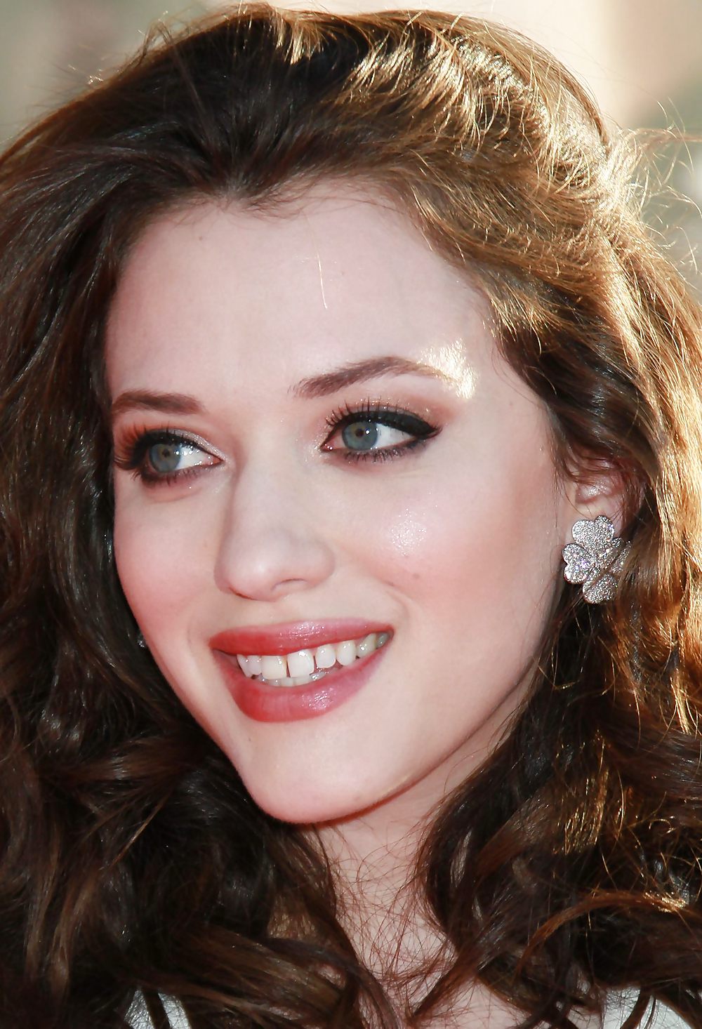 Kat dennings dulce escote en el estreno de thor en la
 #3718786