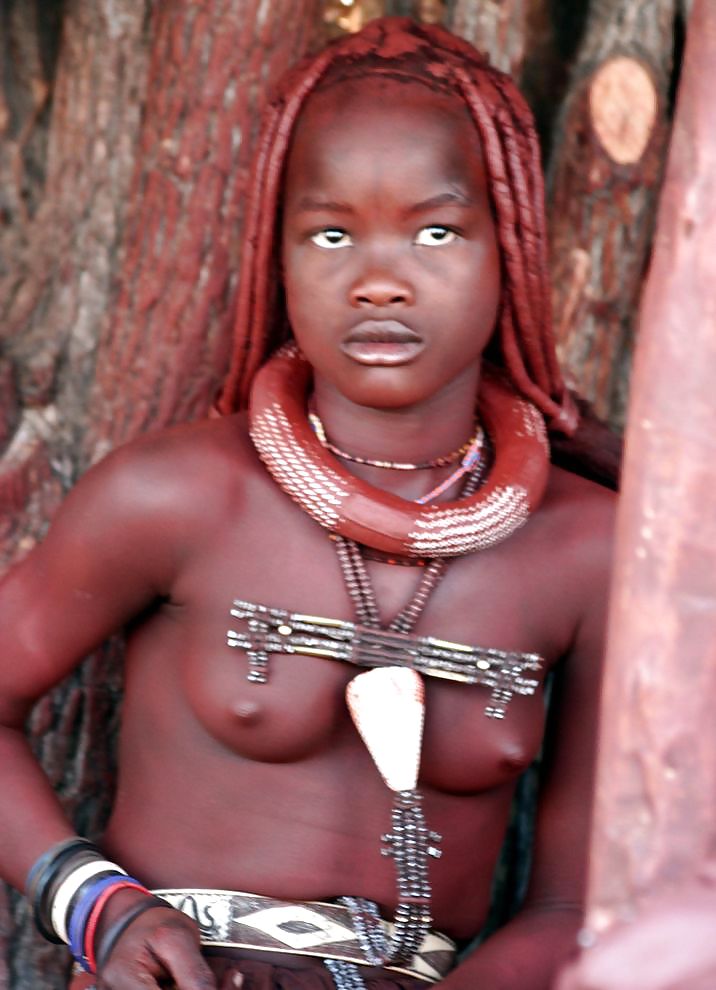 アフリカの伝統的な部族の女の子の美しさ
 #18758015