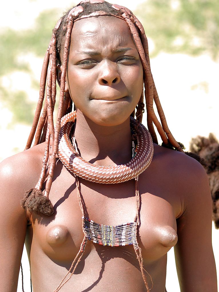 アフリカの伝統的な部族の女の子の美しさ
 #18758028