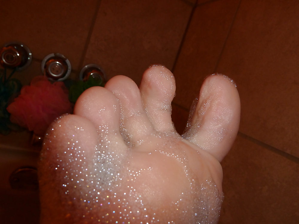 My horny toes in my bathtub