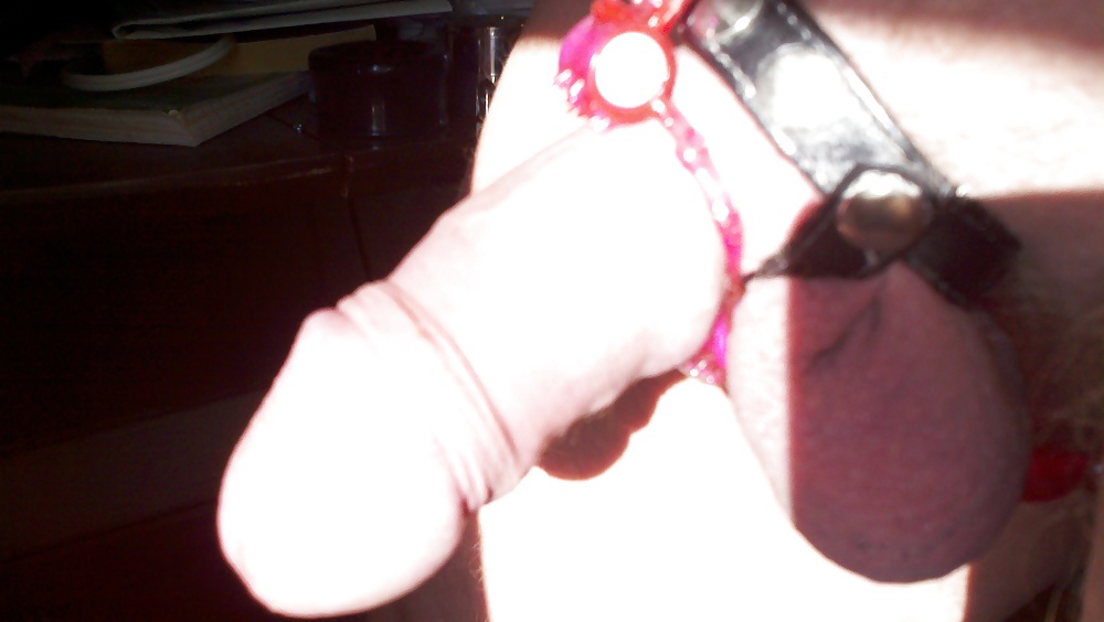 Gli piace quando il mio cazzo è adornato con cinghie, anelli, ecc.
 #5233259