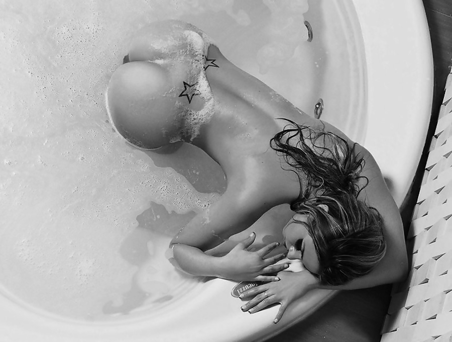 B & W - 女性たちへの頌歌
 #6228170