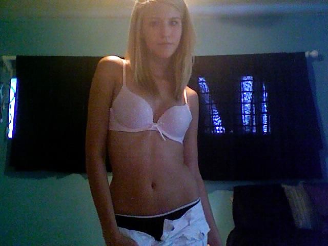 Foto de una joven rubia
 #4743601