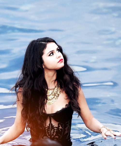 Selena gomez
 #14724583