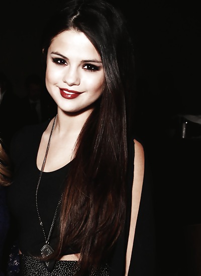 Selena gomez
 #14724696