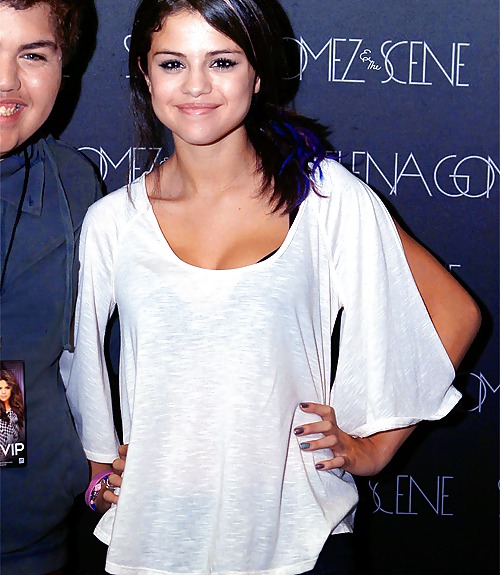 Selena gomez
 #14726271