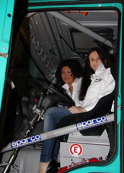 Ragazze sexy al salone dell'auto
 #9699930