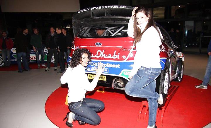 Ragazze sexy al salone dell'auto
 #9699937