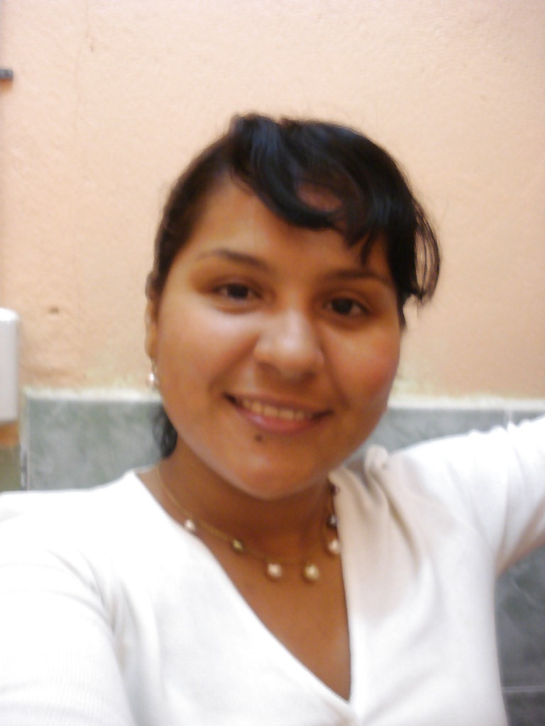 Chiquita caliente mostrando tetas
