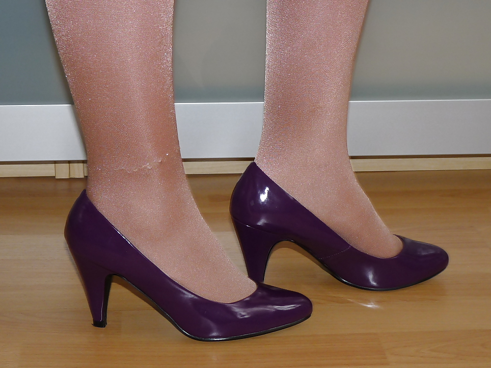Esposas zapatos de tacón púrpura sexy pantimedias brillantes
 #21318694