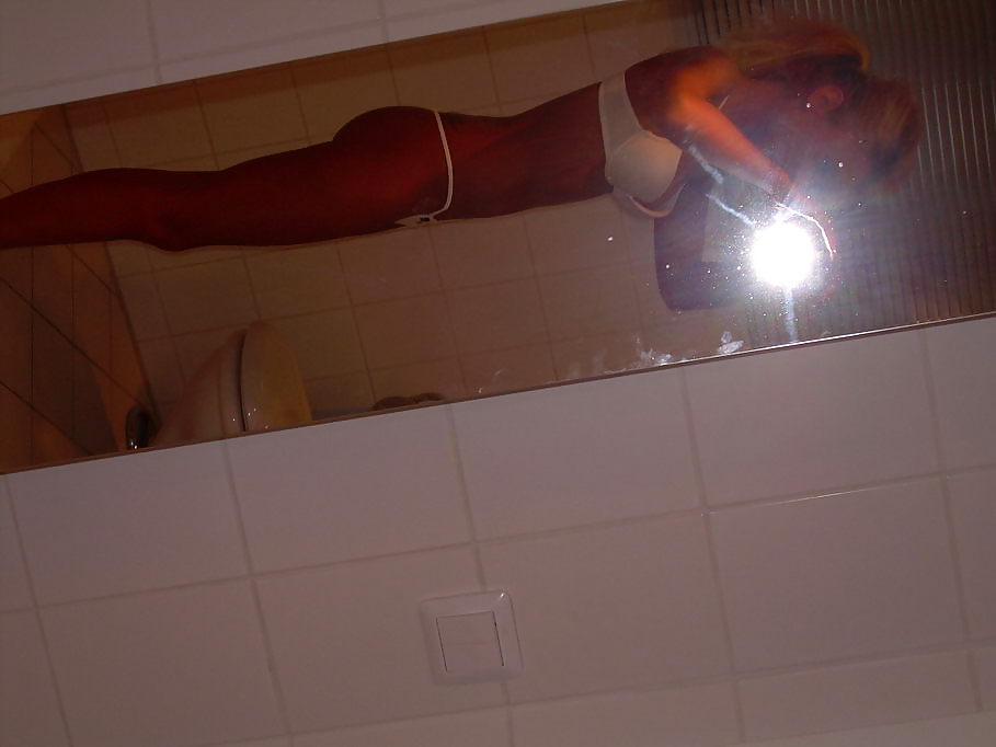 Chica amateur en lencería posa desnuda (lupus23)
 #9221933