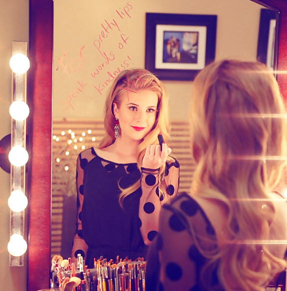 Caroline sunshine
 #21637460