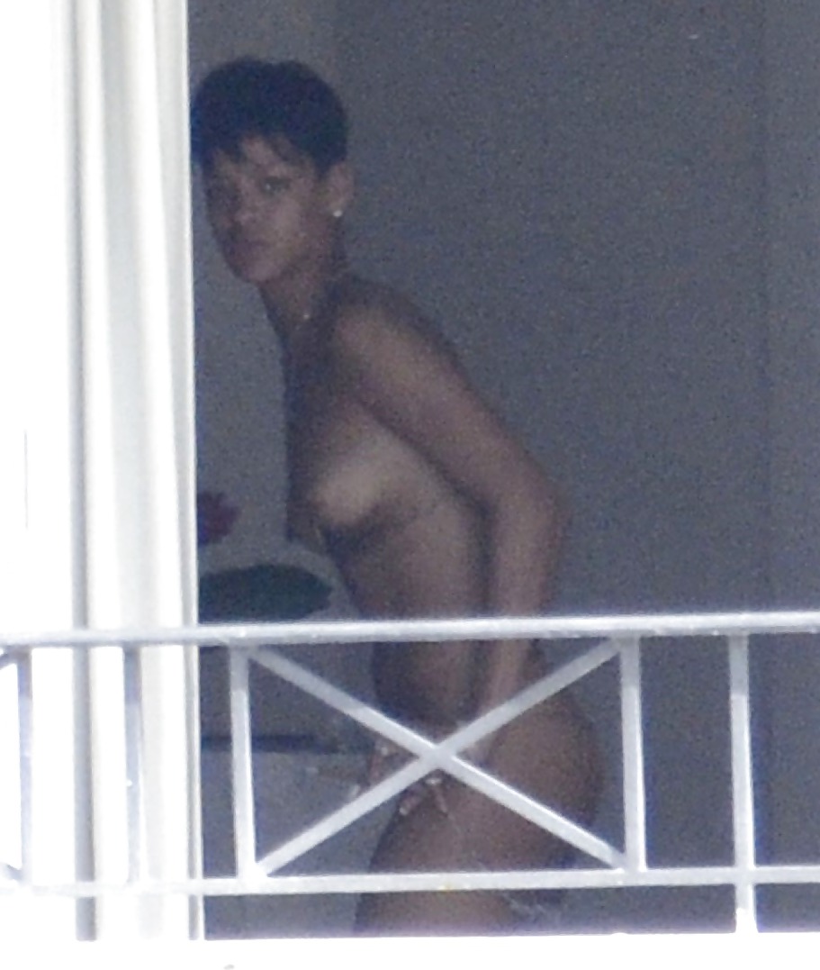 Rihanna-NUDE- HOT HOT HOT !!!!! NO FAKE #21739789