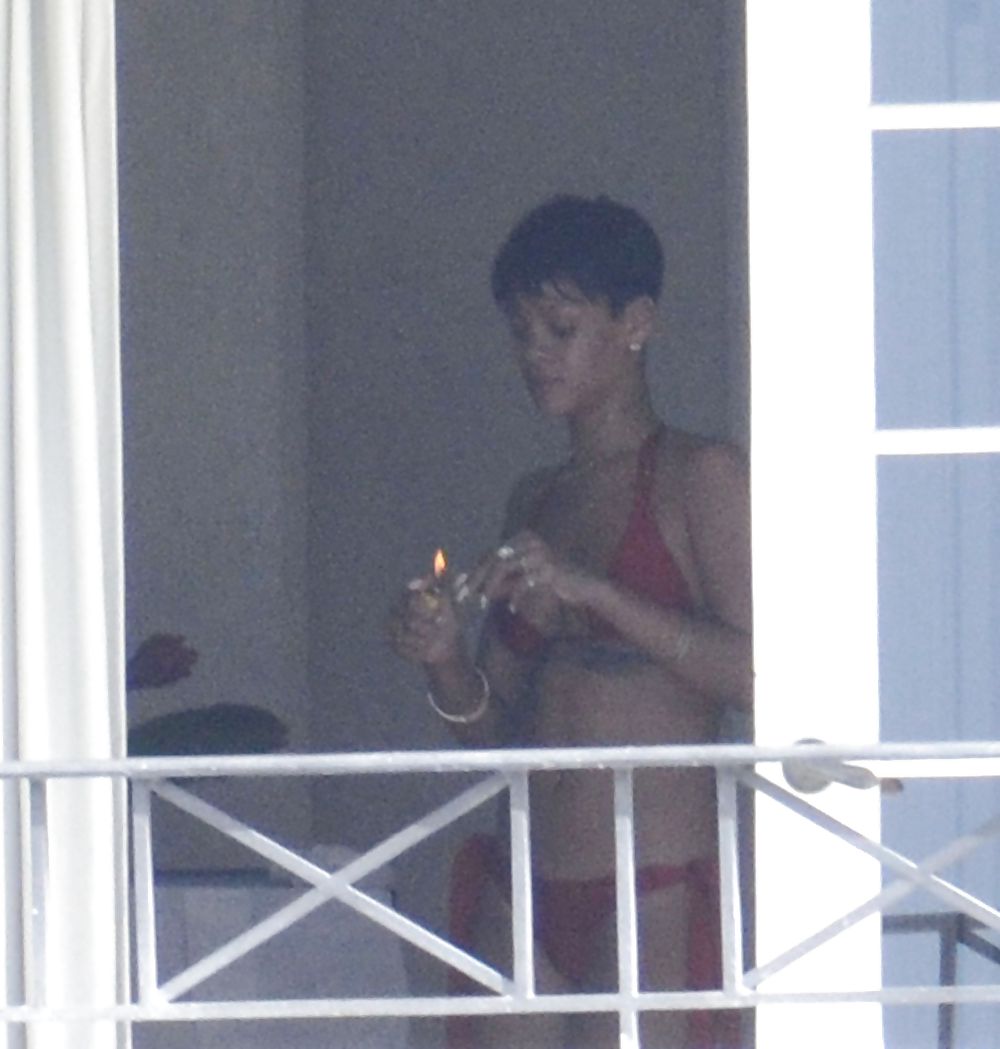 Rihanna-NUDE- HOT HOT HOT !!!!! NO FAKE #21739818