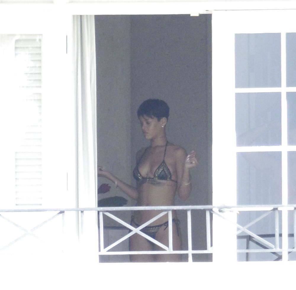 Rihanna-NUDE- HOT HOT HOT !!!!! NO FAKE #21739901