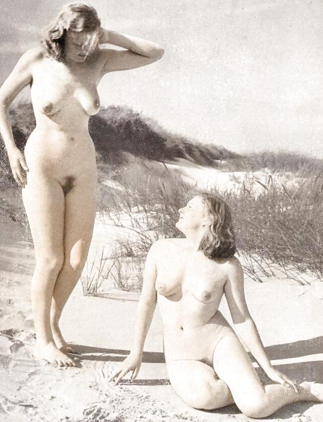 Nudistas naturistas flash público al aire libre #20
 #17004318