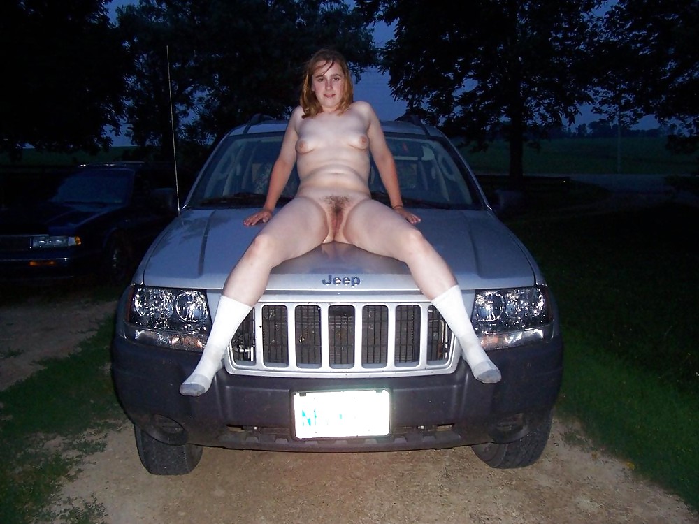 Chicas posando con coches
 #2951822