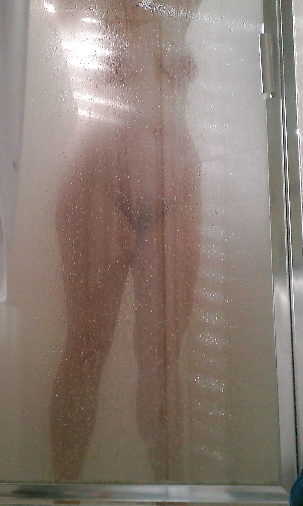 Femme Dans La Douche #12858316