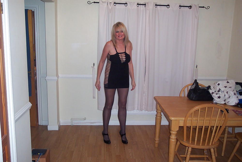 英国の素人の尻軽女、黒いドレスのサマンサ
 #6260692