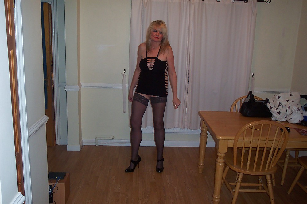 UK Amateur Slut Milf Samantha in black Dress #6260699