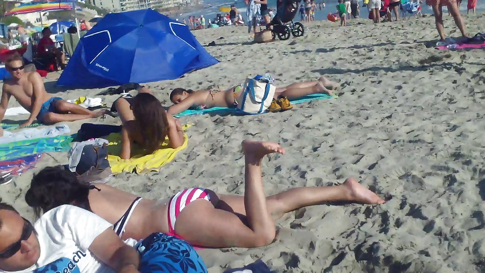 Chiappe e culi in bikini sulla spiaggia parte 3
 #11940866