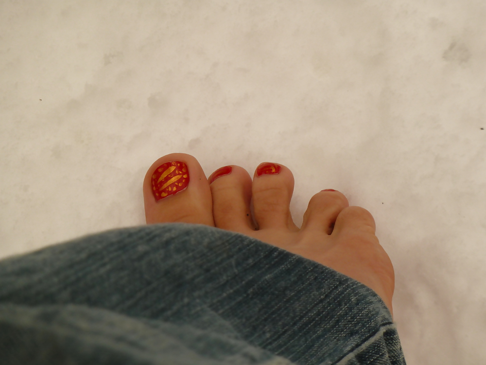 Feet in snow #8298995
