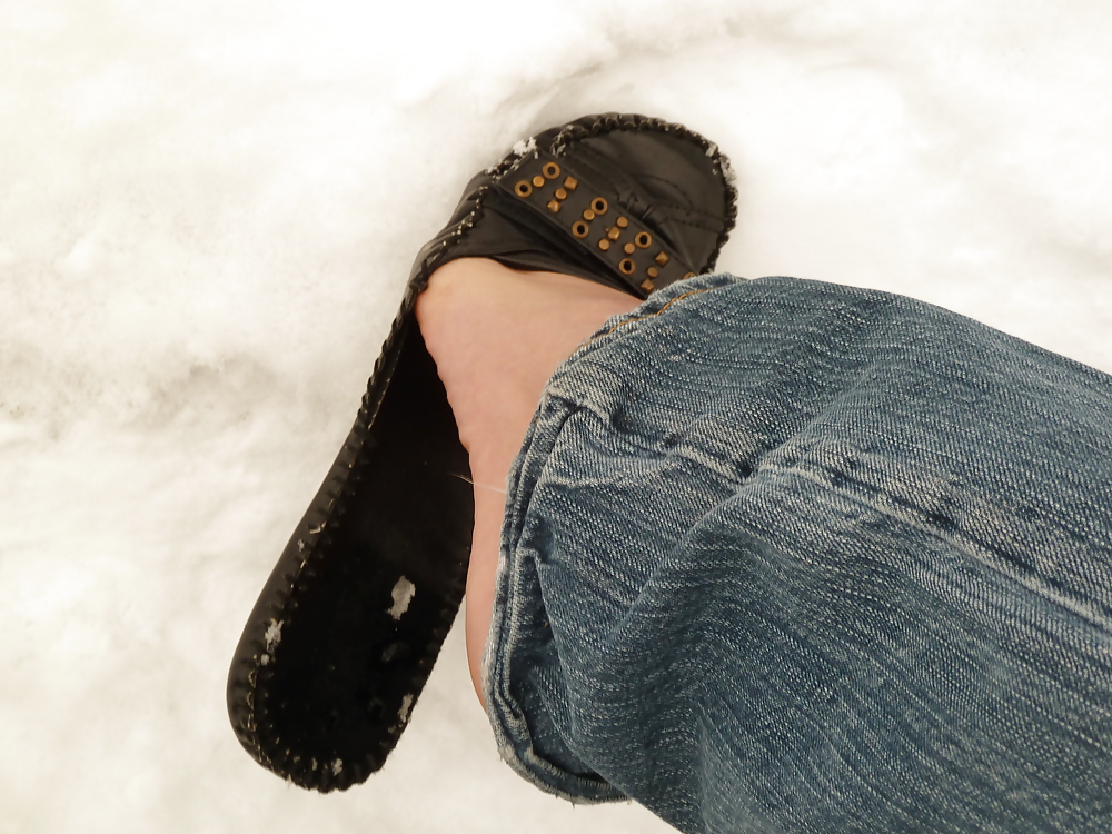 Feet in snow #8298997