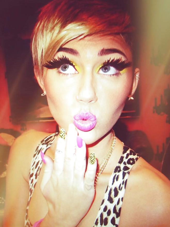 Miley puta
 #13146154