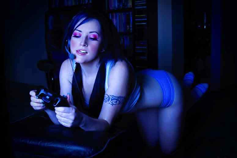 Ladies & Video games #9957168