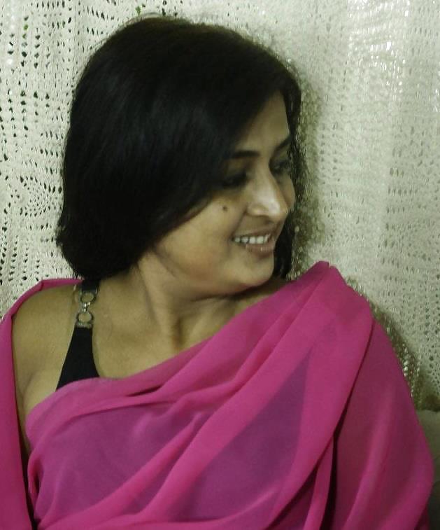 Roguish Indian pussi