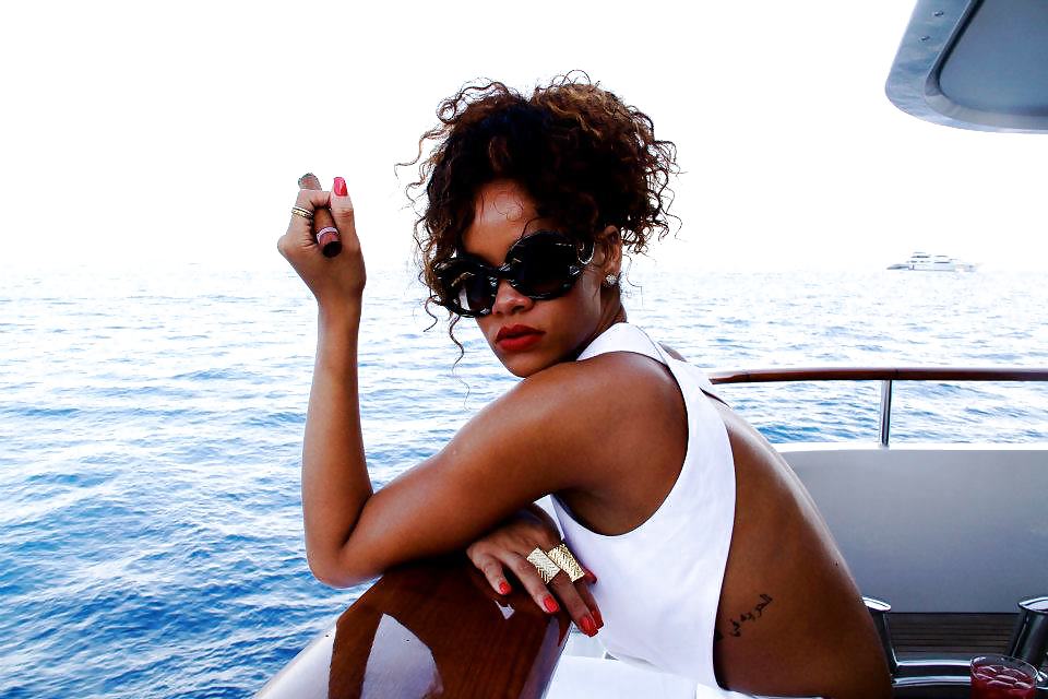 Rihanna, vacation Nov 2011, BIKINI, ASS shots #6816939