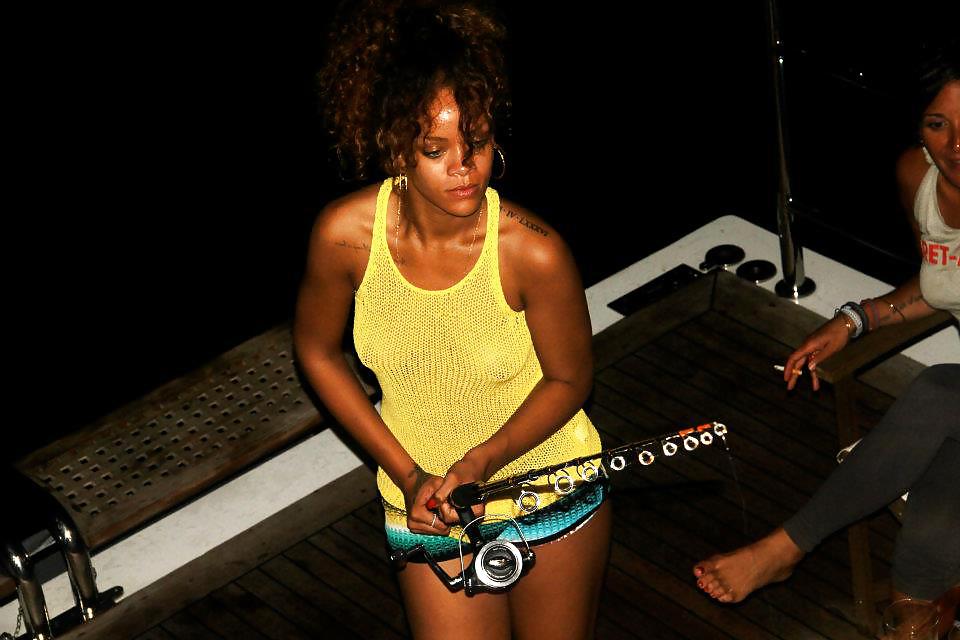 Rihanna, vacaciones nov 2011, bikini, fotos de culo
 #6816981