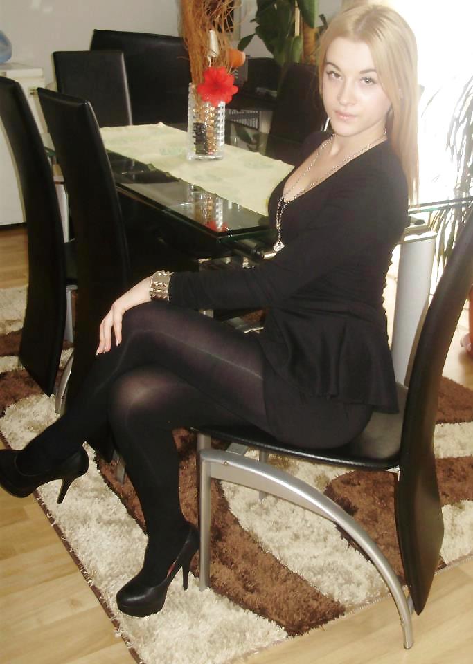 Schöne Mädchen In Nylons #15837897