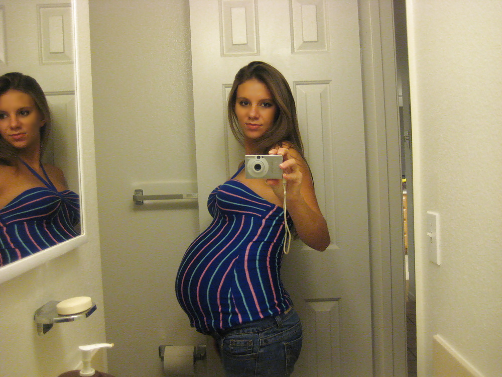 Schwangeren Mädchen ... Von Gonget #10386941