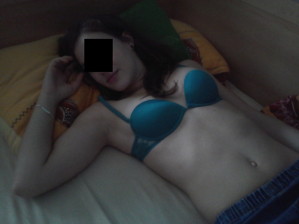 Exposed 18yo Girlfriend - Amateur German Private Nude 1 #18819258