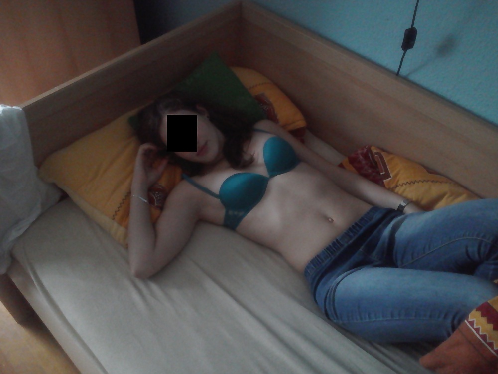 Exposed 18yo Girlfriend - Amateur German Private Nude 1 #18819268