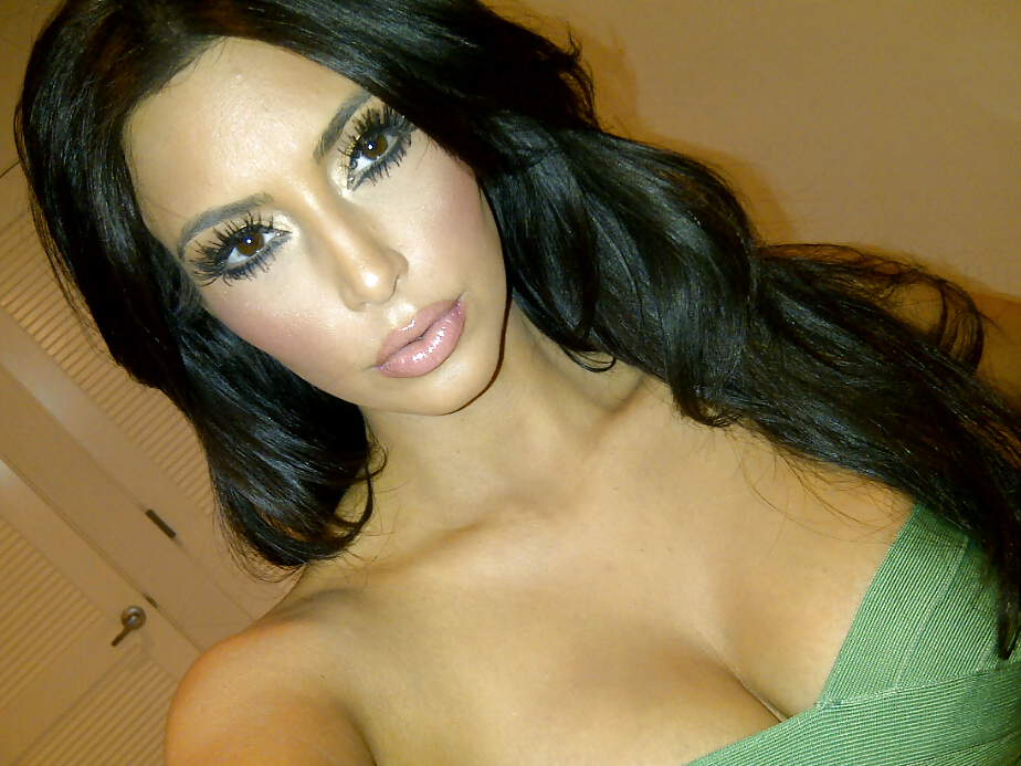 Kim Kardashian 2011 Twit Pics #4627785