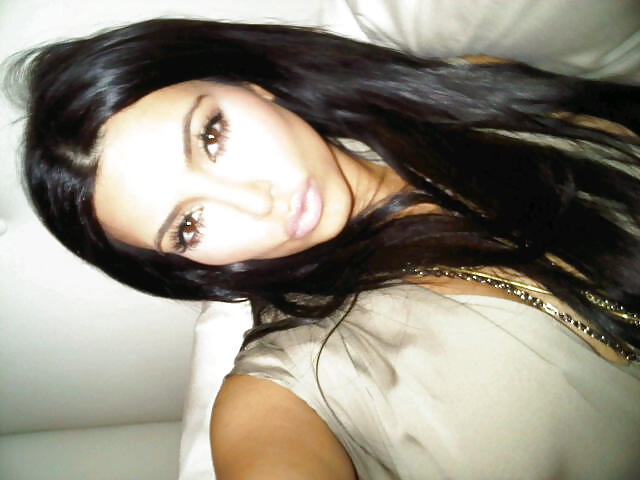 Kim Kardashian 2011 Twit Photos #4628093