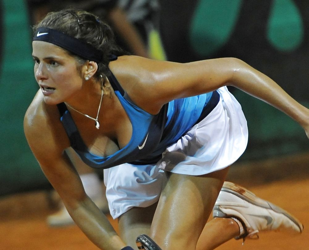 Julia Goerges #20196742