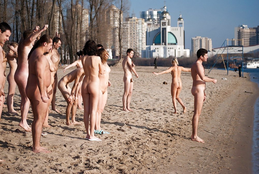 Froid De L'hiver Nudiste #13416611