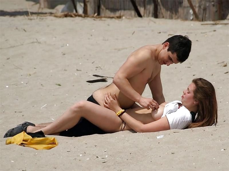 Sexo en grupo amateur playa #rec voyeur g3
 #6385659