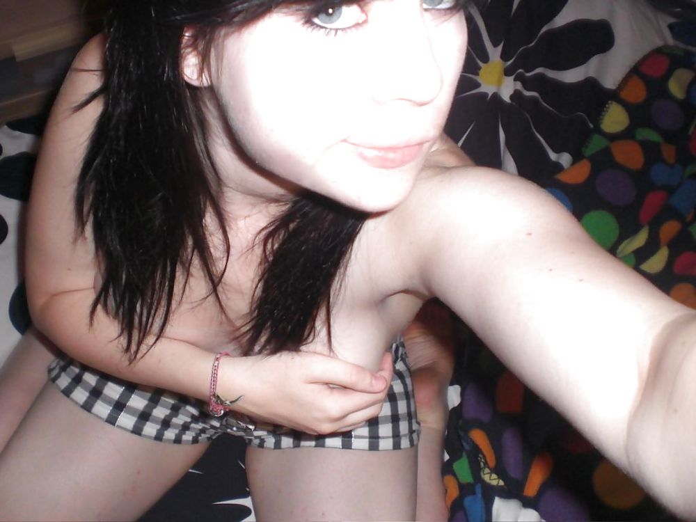 Paige Emo Chick Auto Prise #15722455