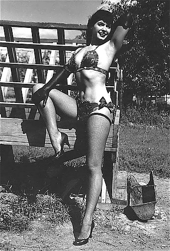 Bettie Page 1! #9594039