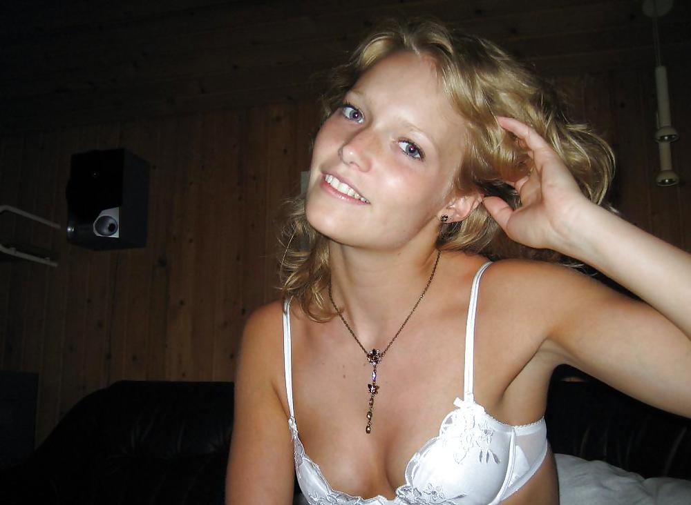 Girls Form the Around the Net #11748087