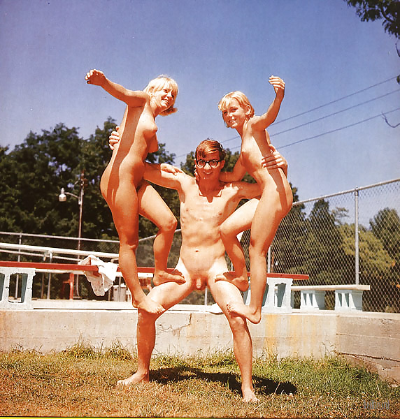 Nudistas naturistas flash público al aire libre #19
 #18015069