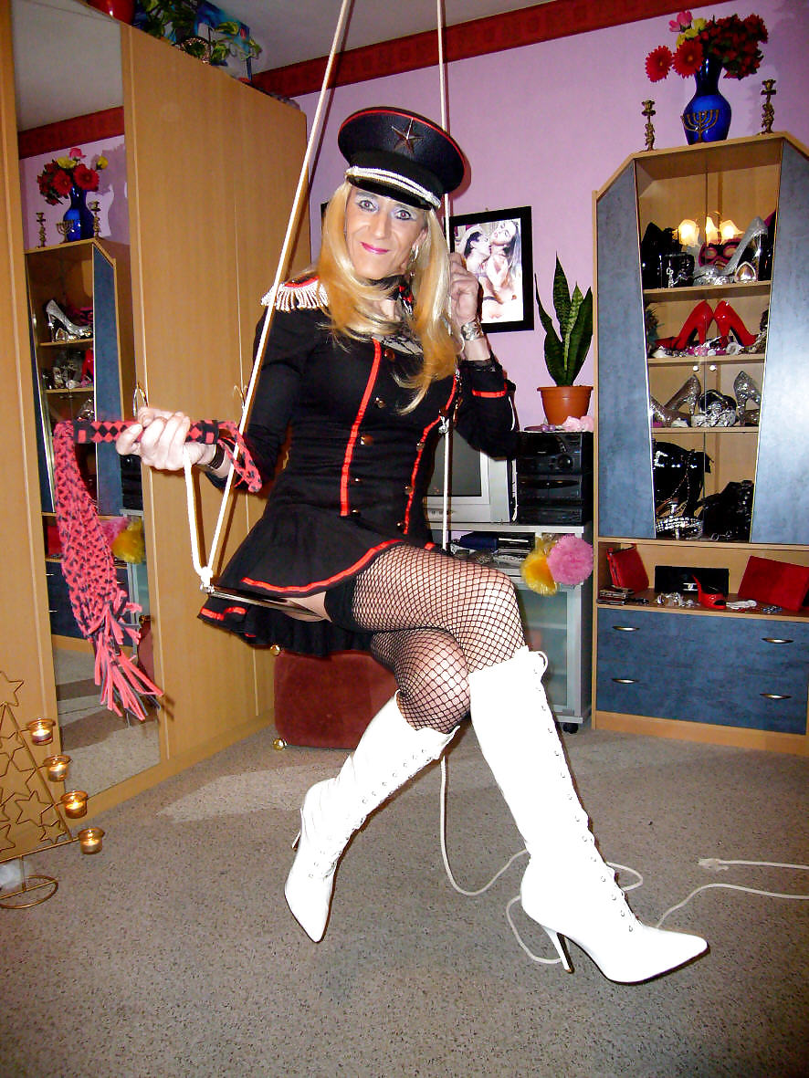 Lady chanthal
 #13343451