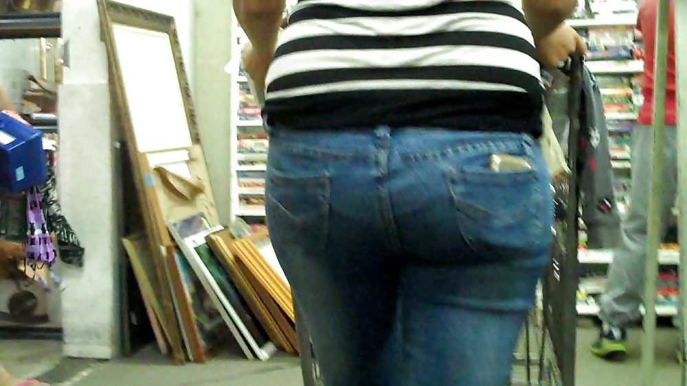 Chiappe e culo in jeans per l'amore di guardare
 #5203412