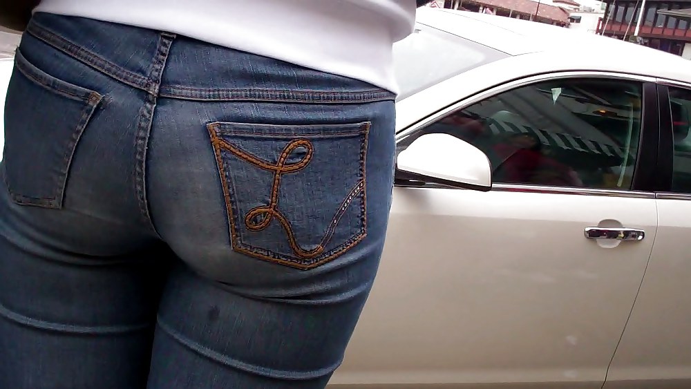 Chiappe e culo in jeans per l'amore di guardare
 #5203901